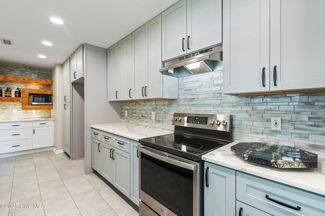 117 NE 22nd Street, Oak Island, NC 28465