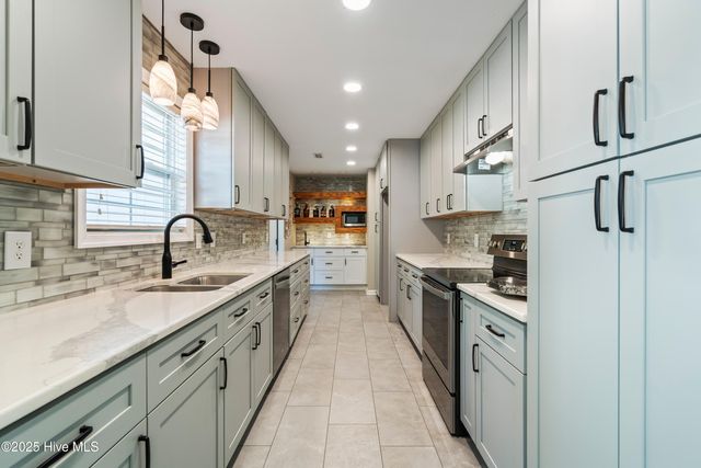 117 NE 22nd Street, Oak Island, NC 28465