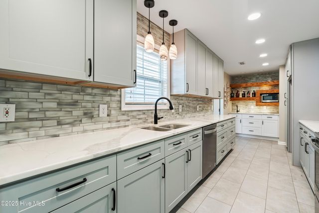 117 NE 22nd Street, Oak Island, NC 28465