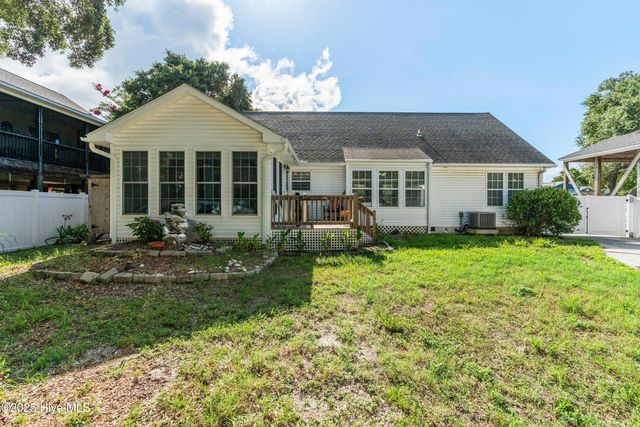 117 NE 22nd Street, Oak Island, NC 28465