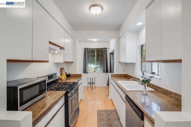1486 Adeline St, Oakland, CA 94607