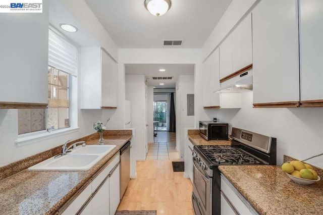 1486 Adeline St, Oakland, CA 94607
