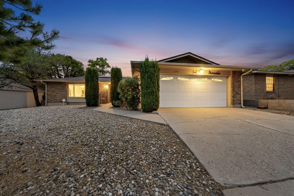 1322 Monte Largo Drive NE, Albuquerque, NM 87112