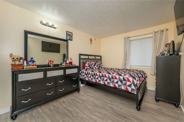 1906 E Bell Avenue, Des Moines, IA 50320