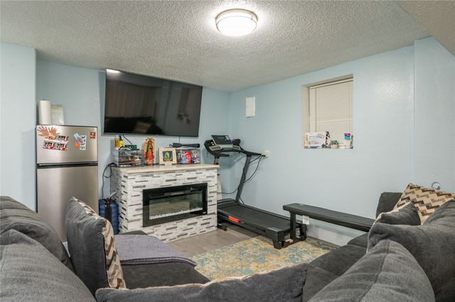 1906 E Bell Avenue, Des Moines, IA 50320