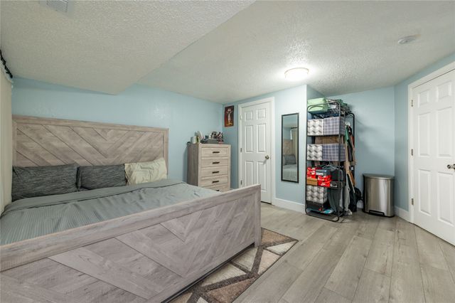 1906 E Bell Avenue, Des Moines, IA 50320