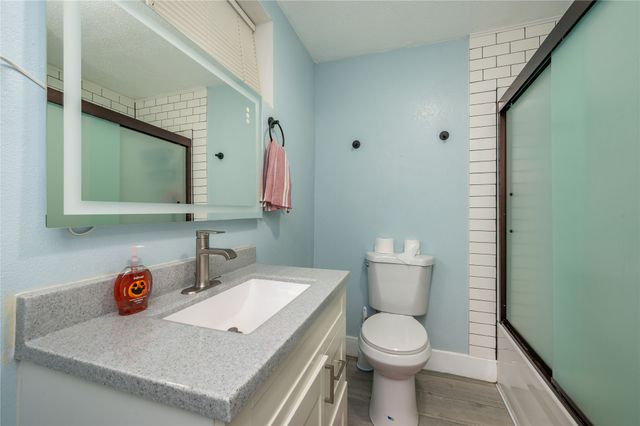 1906 E Bell Avenue, Des Moines, IA 50320