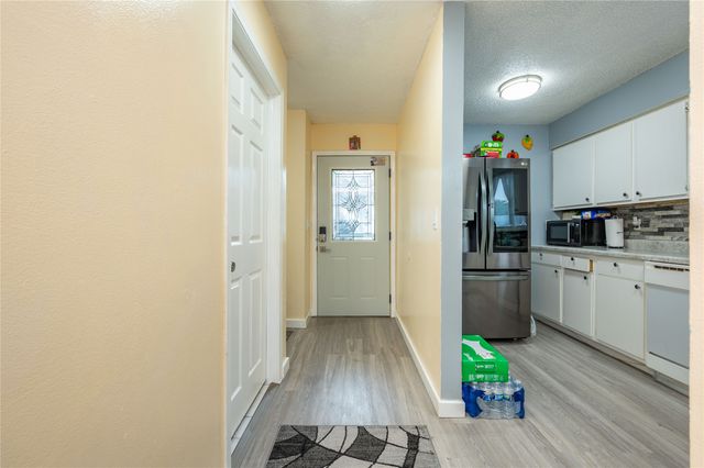 1906 E Bell Avenue, Des Moines, IA 50320