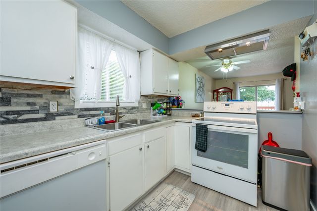 1906 E Bell Avenue, Des Moines, IA 50320