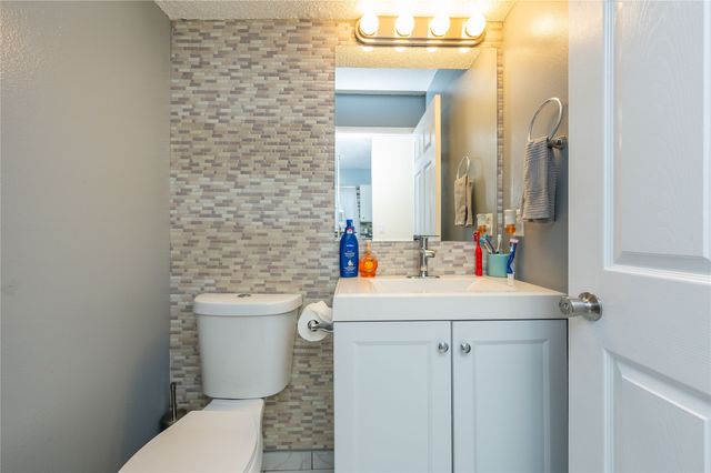 1906 E Bell Avenue, Des Moines, IA 50320