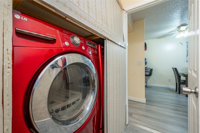 1906 E Bell Avenue, Des Moines, IA 50320
