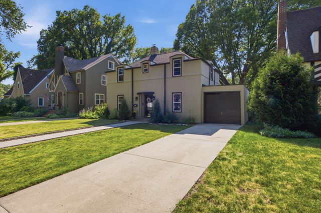 1541 9th Street S, Fargo, ND 58103