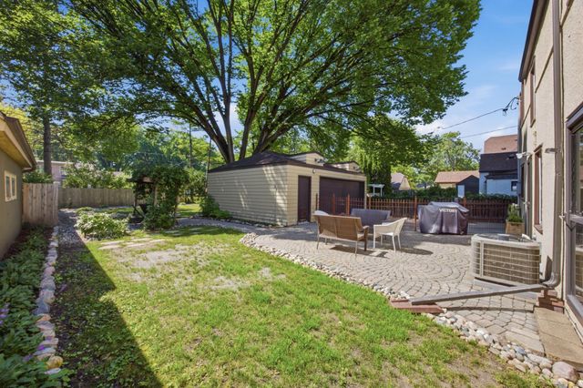 1541 9th Street S, Fargo, ND 58103