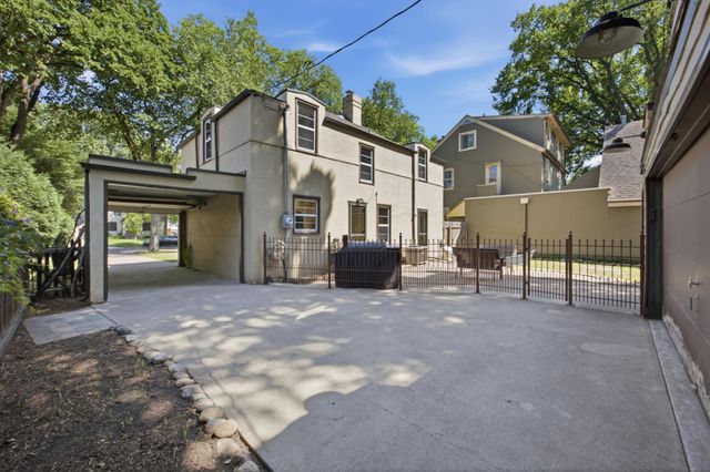 1541 9th Street S, Fargo, ND 58103