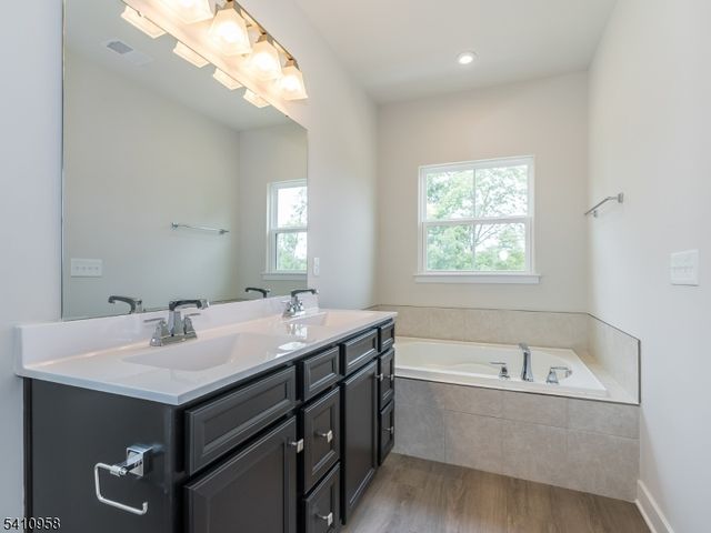 31 Force Dr, Mount Olive Twp., NJ 07828