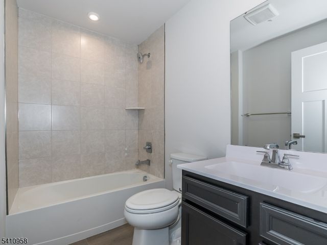 31 Force Dr, Mount Olive Twp., NJ 07828