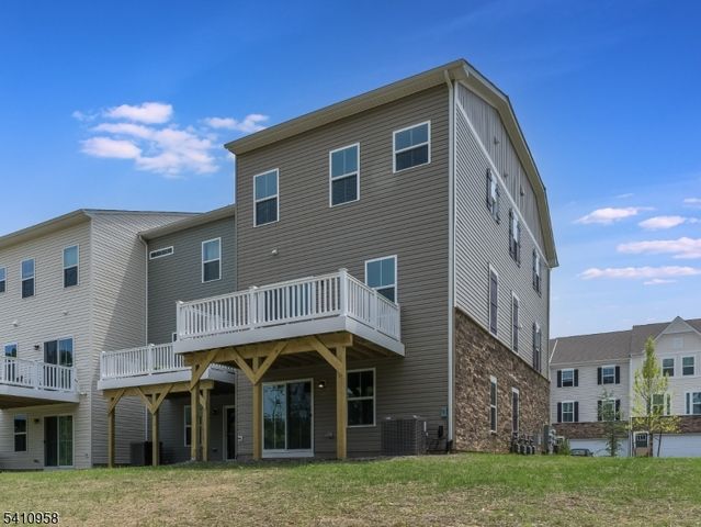 31 Force Dr, Mount Olive Twp., NJ 07828