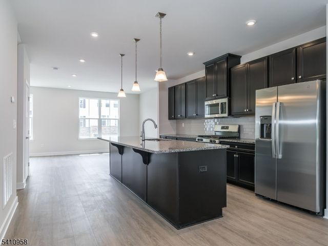 31 Force Dr, Mount Olive Twp., NJ 07828