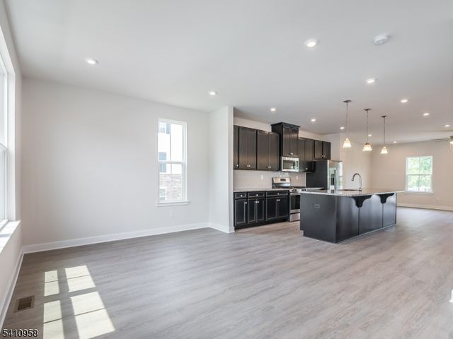 31 Force Dr, Mount Olive Twp., NJ 07828