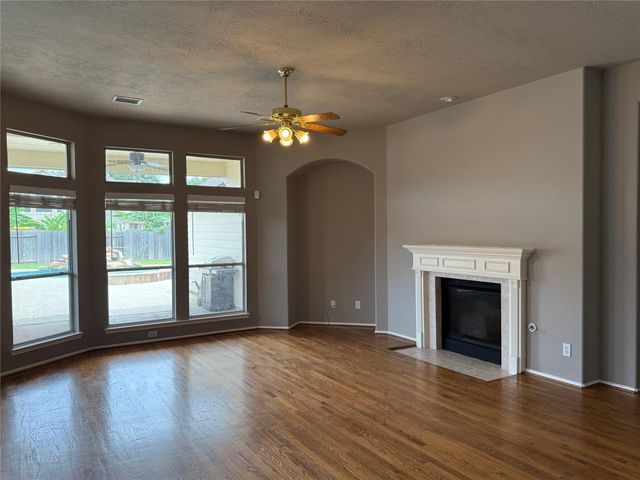 1702 Crescent Oak Drive, Missouri City, TX 77459