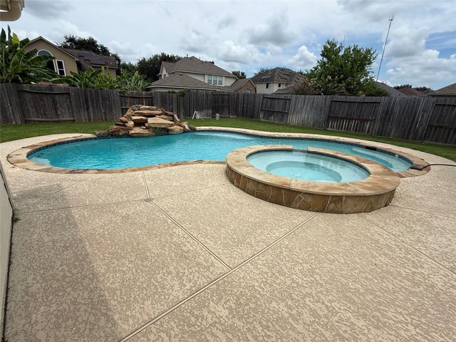1702 Crescent Oak Drive, Missouri City, TX 77459