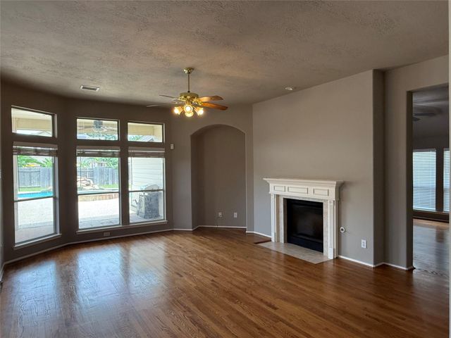 1702 Crescent Oak Drive, Missouri City, TX 77459