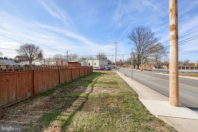 472 N STATE ST, Ephrata, PA 17522