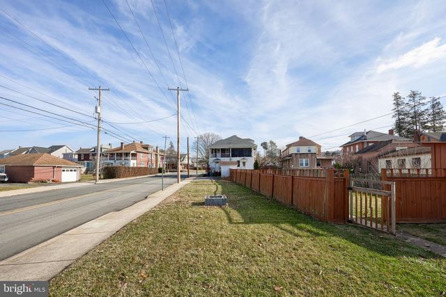 472 N STATE ST, Ephrata, PA 17522