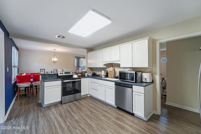 309 Woodhaven Drive, Jacksonville, NC 28540