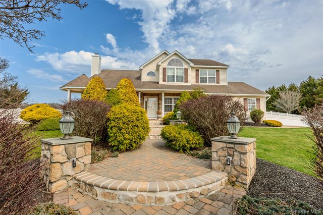 38 Sweetgum Lane, Miller Place, NY 11764