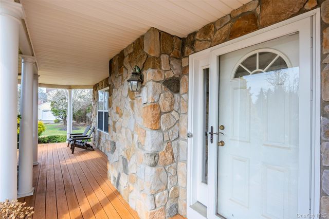 38 Sweetgum Lane, Miller Place, NY 11764