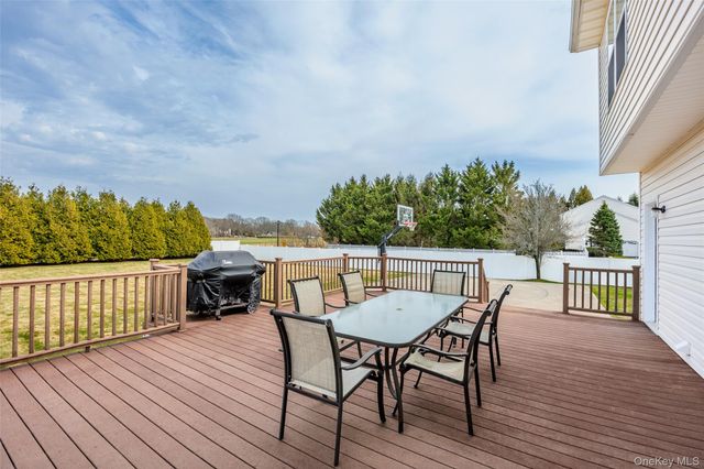 38 Sweetgum Lane, Miller Place, NY 11764