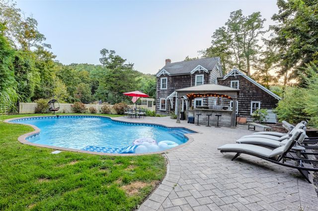 145 Shore Road, Mount Sinai, NY 11766