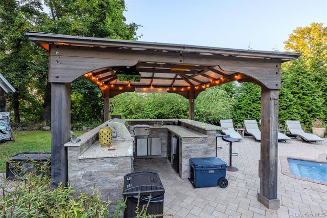 145 Shore Road, Mount Sinai, NY 11766