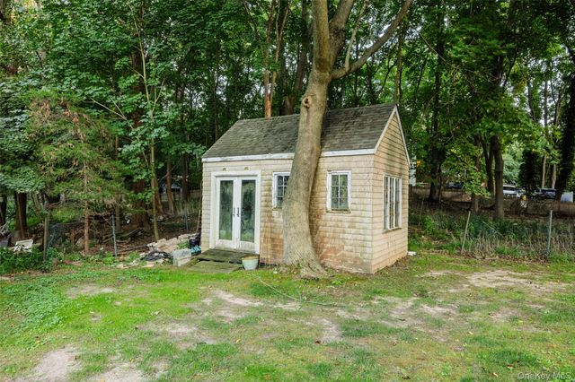 145 Shore Road, Mount Sinai, NY 11766