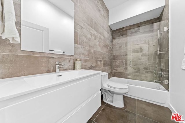 2957 Midvale Avenue, Los Angeles, CA 90064