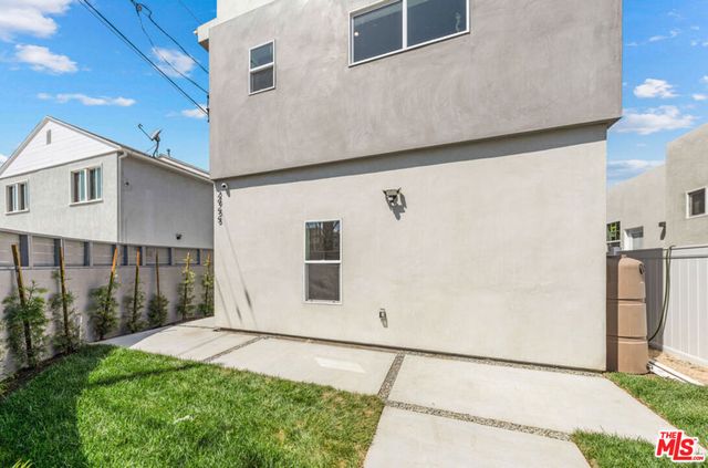 2957 Midvale Avenue, Los Angeles, CA 90064