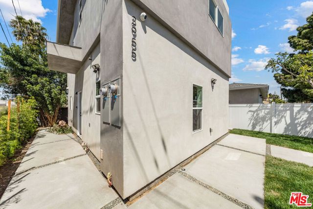 2957 Midvale Avenue, Los Angeles, CA 90064