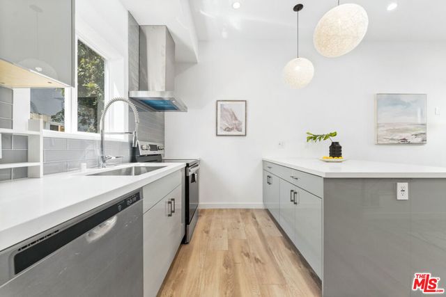 2957 Midvale Avenue, Los Angeles, CA 90064