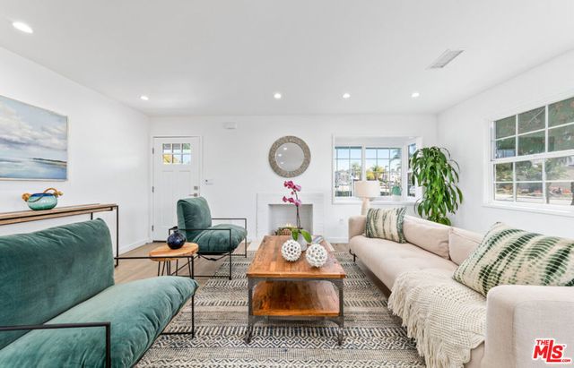 2957 Midvale Avenue, Los Angeles, CA 90064