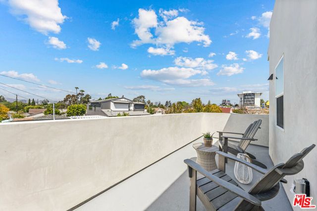 2957 Midvale Avenue, Los Angeles, CA 90064