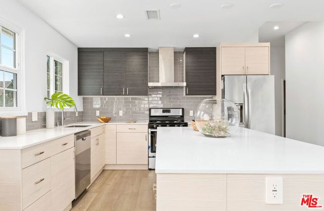 2957 Midvale Avenue, Los Angeles, CA 90064