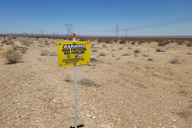38 Calico Road, Adelanto, CA 92301