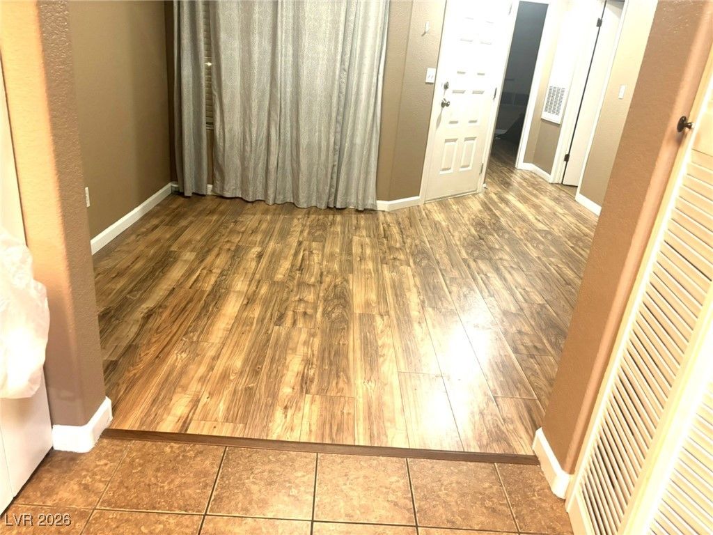 Image 5 of property listing at 1541 Linnbaker Lane 202, Las Vegas, NV 89110