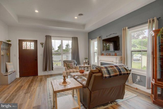 1311 MARVIC DR., Chambersburg, PA 17202