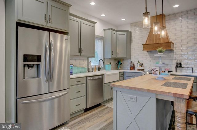 1311 MARVIC DR., Chambersburg, PA 17202