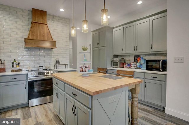 1311 MARVIC DR., Chambersburg, PA 17202