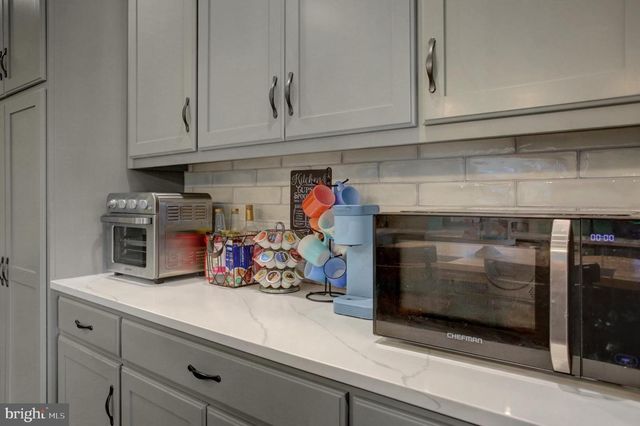 1311 MARVIC DR., Chambersburg, PA 17202