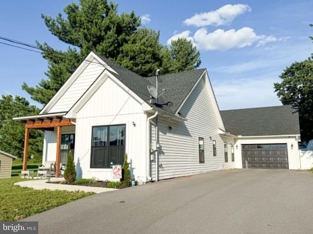 1311 MARVIC DR., Chambersburg, PA 17202