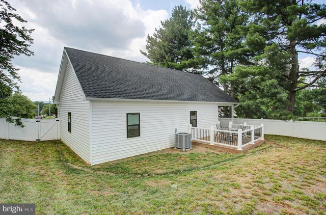 1311 MARVIC DR., Chambersburg, PA 17202